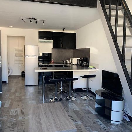 Appartement Tout Confort En Mezzanine A 20Mn A Pied Du Centre-Ville Avec Tv Et Wifi La Rochelle  Exteriör bild