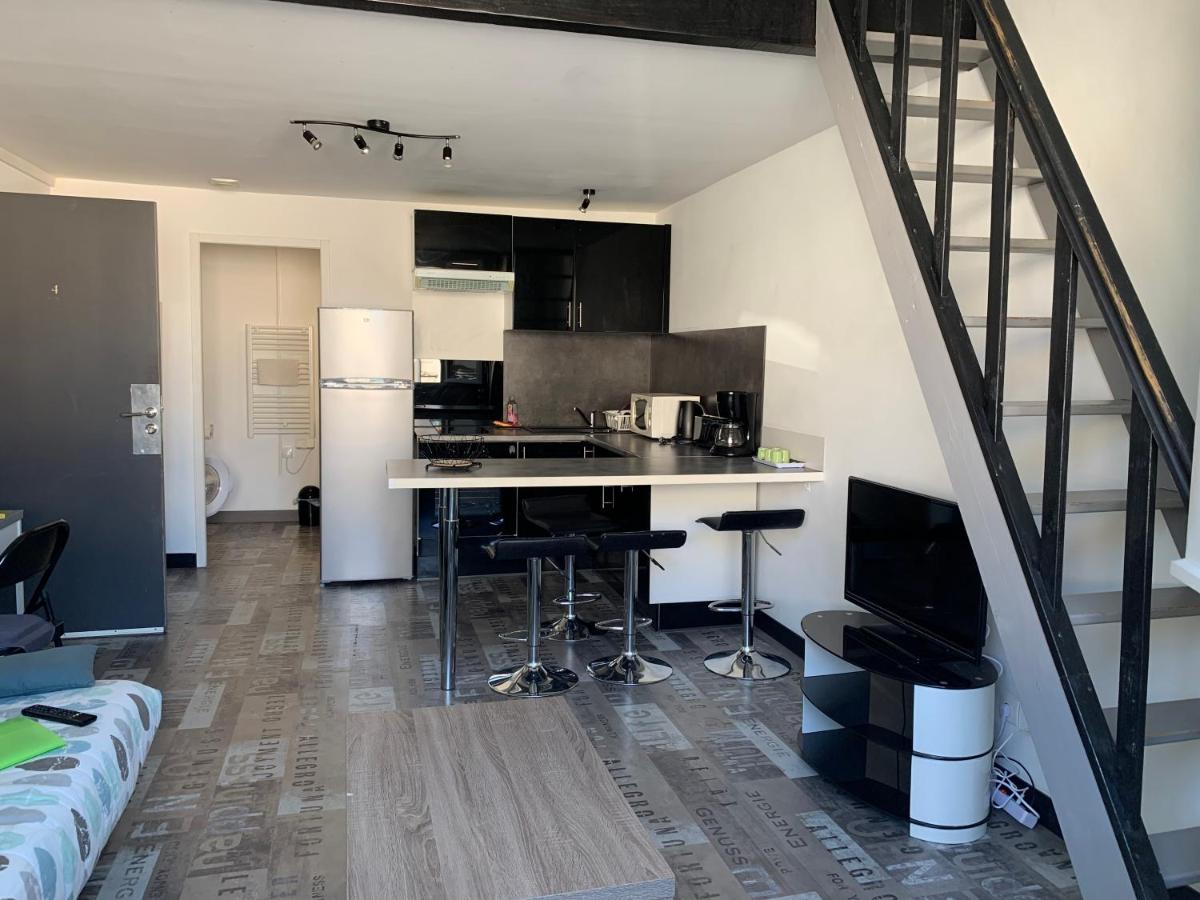 Appartement Tout Confort En Mezzanine A 20Mn A Pied Du Centre-Ville Avec Tv Et Wifi La Rochelle  Exteriör bild