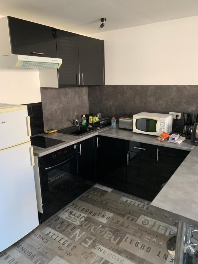 Appartement Tout Confort En Mezzanine A 20Mn A Pied Du Centre-Ville Avec Tv Et Wifi La Rochelle  Exteriör bild