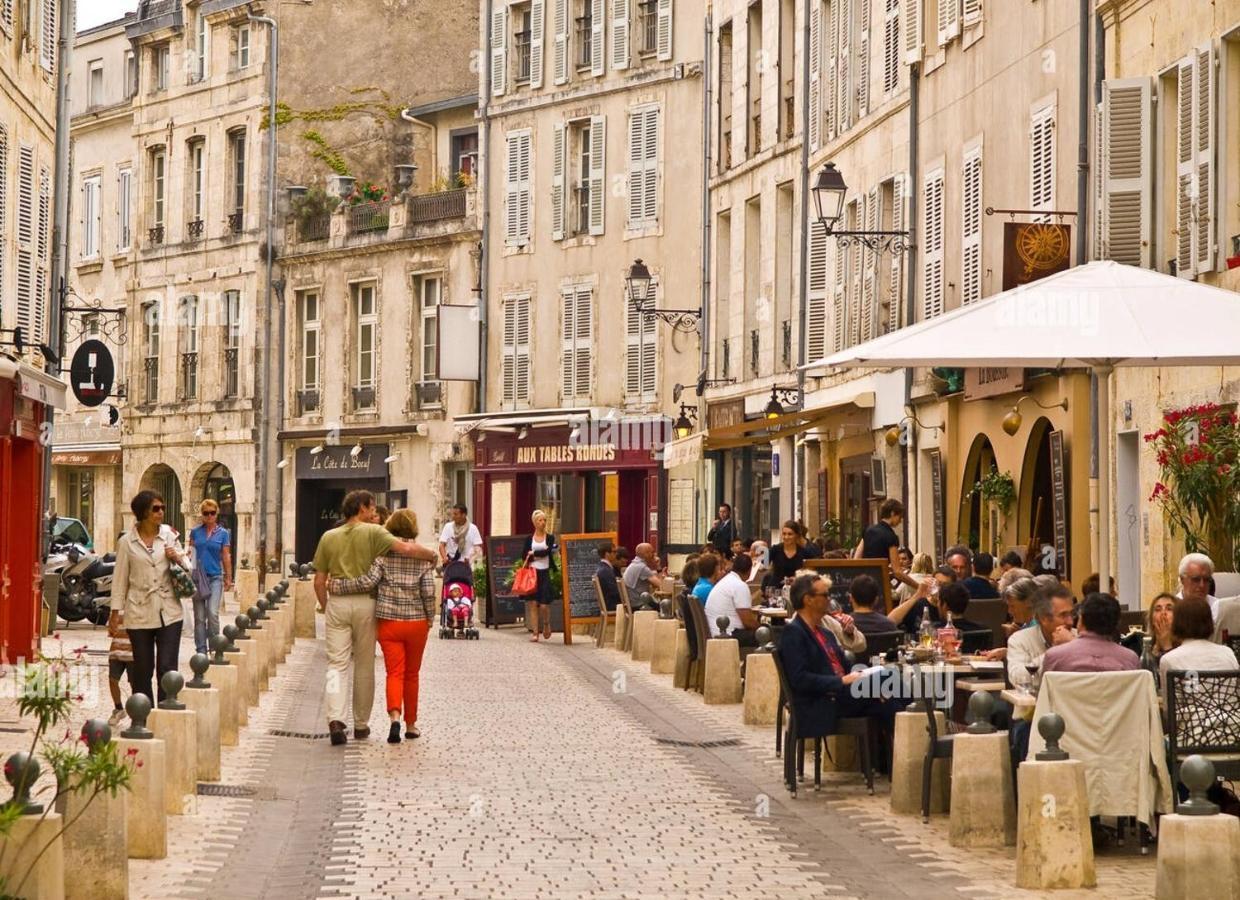 Appartement Tout Confort En Mezzanine A 20Mn A Pied Du Centre-Ville Avec Tv Et Wifi La Rochelle  Exteriör bild