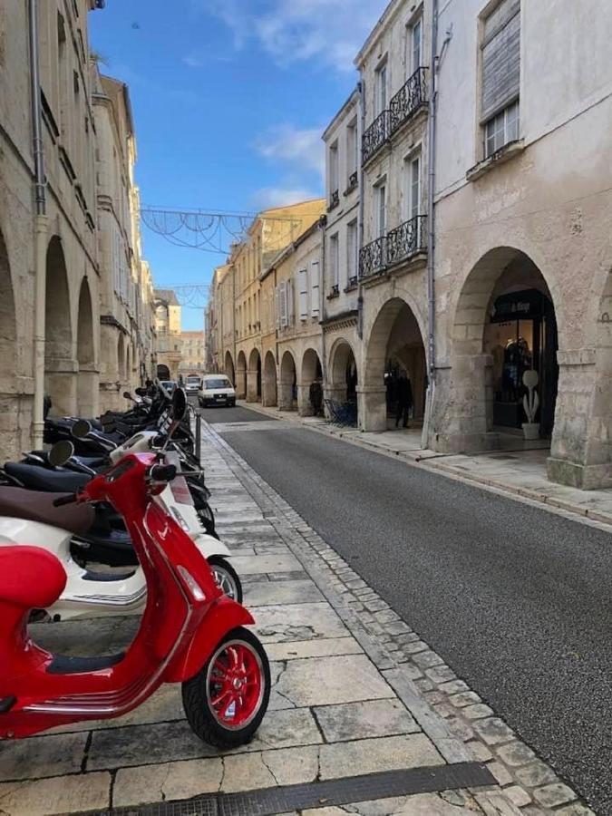 Appartement Tout Confort En Mezzanine A 20Mn A Pied Du Centre-Ville Avec Tv Et Wifi La Rochelle  Exteriör bild